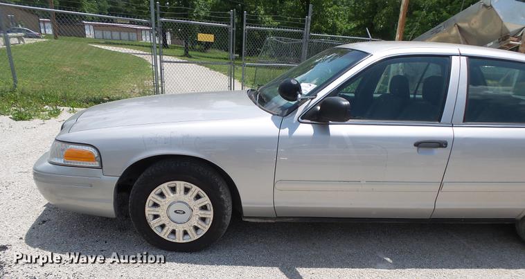 image for item DE3669 2005 Ford Crown Victoria Police Interceptor