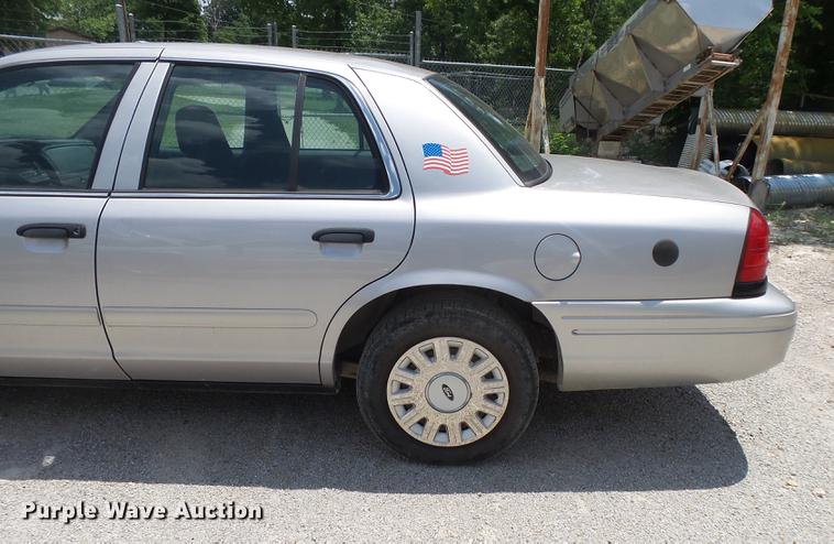 image for item DE3669 2005 Ford Crown Victoria Police Interceptor