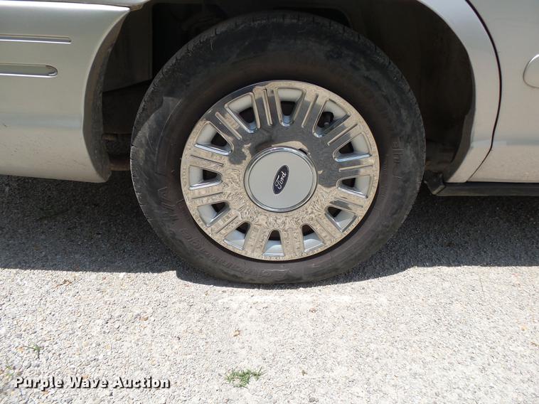 image for item DE3669 2005 Ford Crown Victoria Police Interceptor