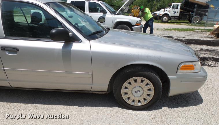 image for item DE3669 2005 Ford Crown Victoria Police Interceptor