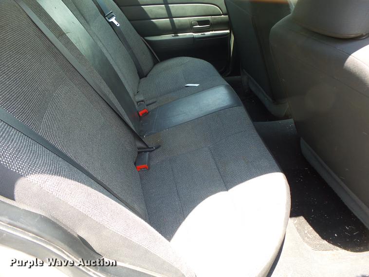 image for item DE3669 2005 Ford Crown Victoria Police Interceptor