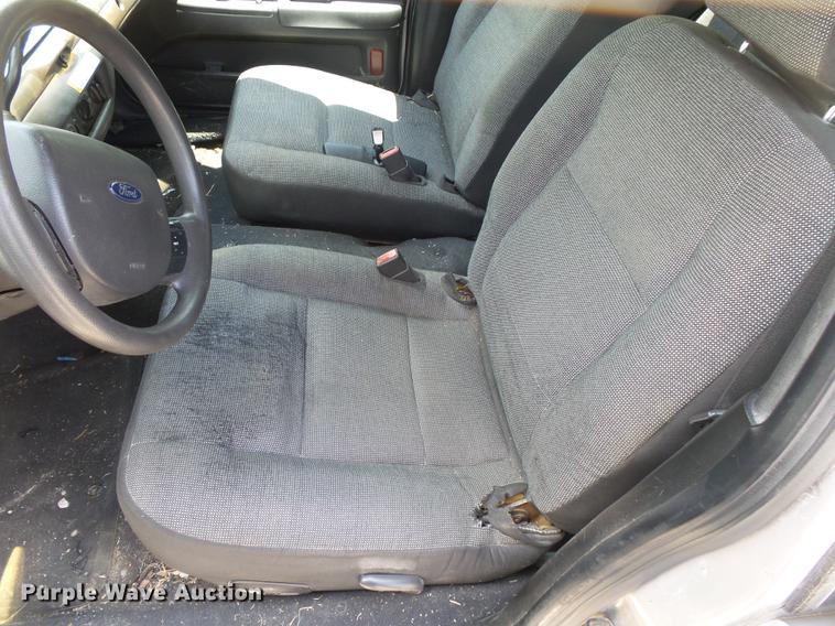 image for item DE3669 2005 Ford Crown Victoria Police Interceptor