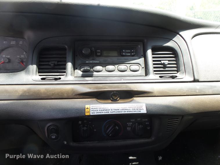 image for item DE3669 2005 Ford Crown Victoria Police Interceptor