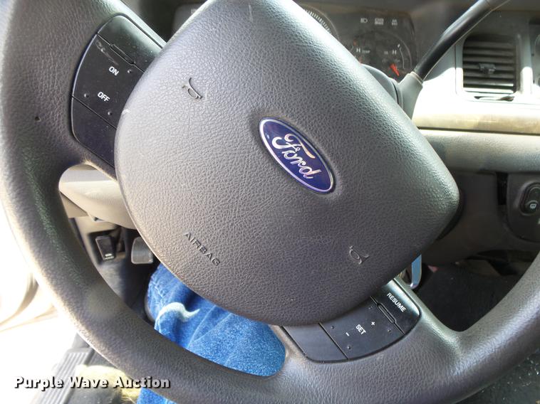 image for item DE3669 2005 Ford Crown Victoria Police Interceptor