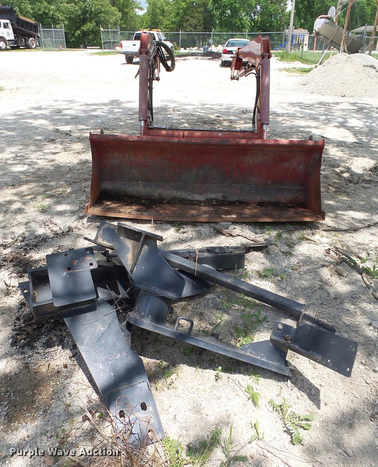 image for item DE3670 Mahindra ML264 loader