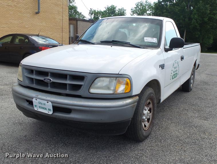 image for item DE3682 1998 Ford F250 pickup truck