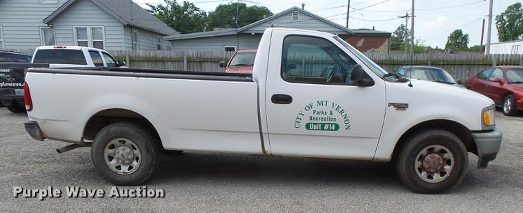 image for item DE3682 1998 Ford F250 pickup truck