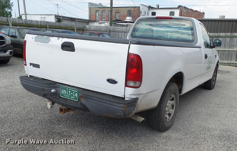 image for item DE3682 1998 Ford F250 pickup truck