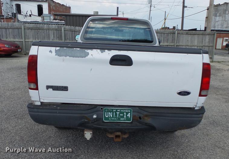 image for item DE3682 1998 Ford F250 pickup truck