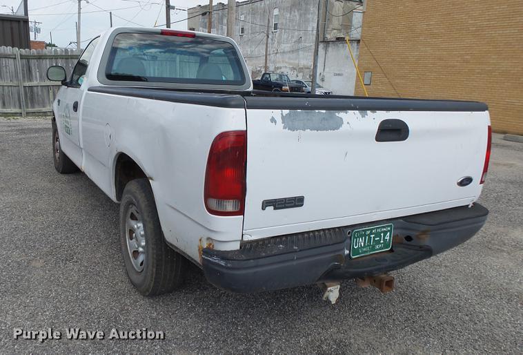 image for item DE3682 1998 Ford F250 pickup truck