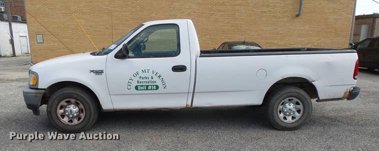 image for item DE3682 1998 Ford F250 pickup truck