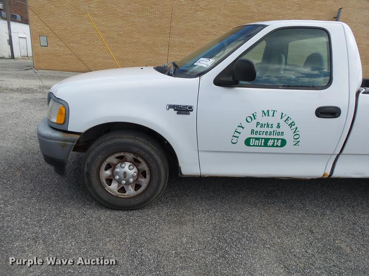 image for item DE3682 1998 Ford F250 pickup truck