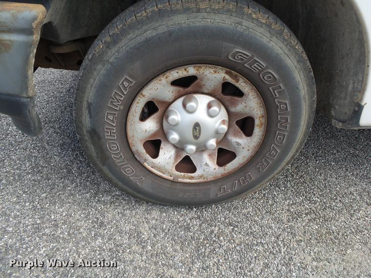 image for item DE3682 1998 Ford F250 pickup truck