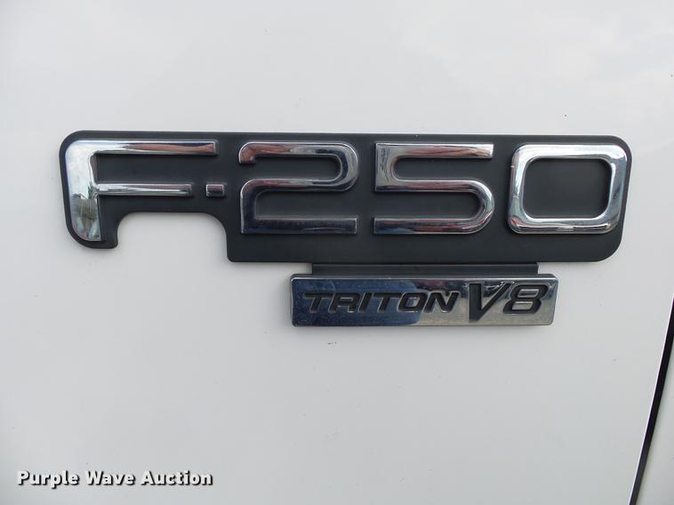 image for item DE3682 1998 Ford F250 pickup truck