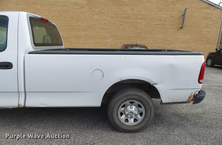 image for item DE3682 1998 Ford F250 pickup truck