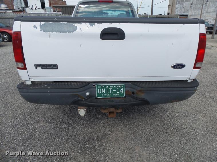 image for item DE3682 1998 Ford F250 pickup truck