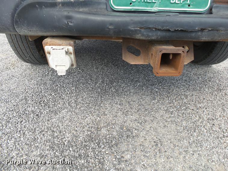 image for item DE3682 1998 Ford F250 pickup truck