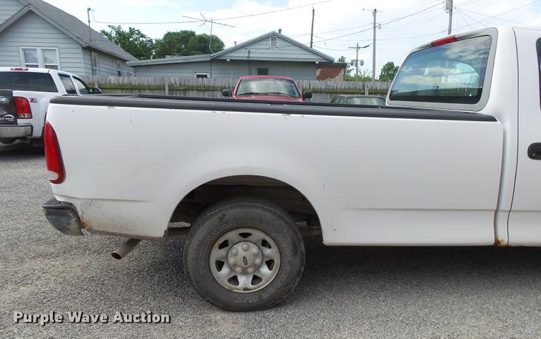 image for item DE3682 1998 Ford F250 pickup truck