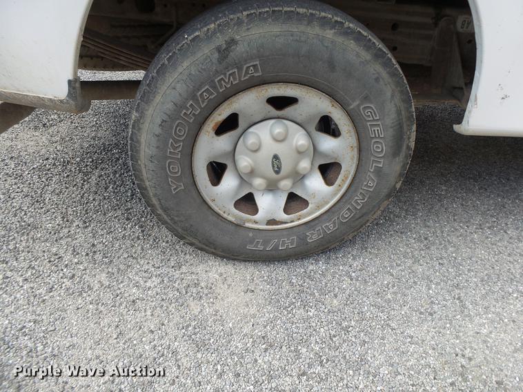 image for item DE3682 1998 Ford F250 pickup truck