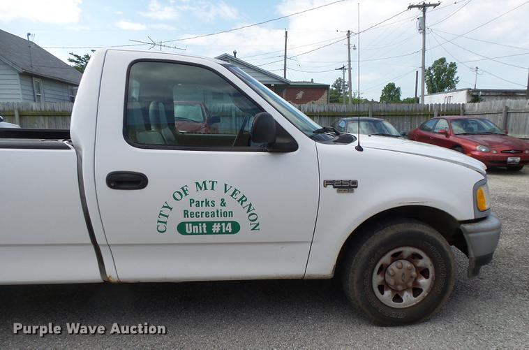 image for item DE3682 1998 Ford F250 pickup truck