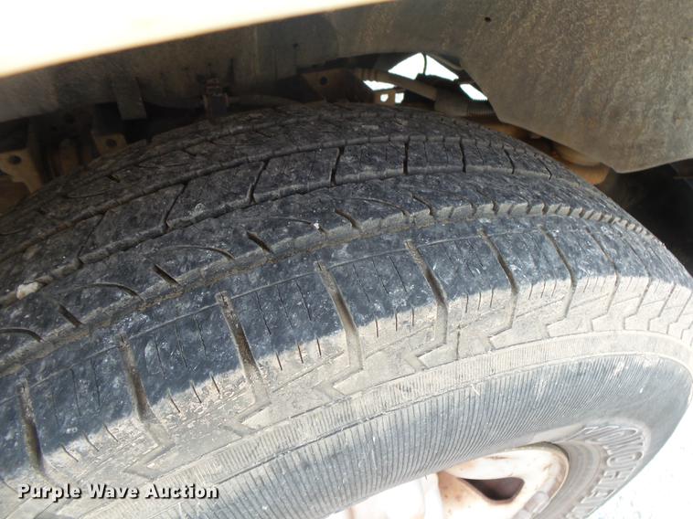 image for item DE3682 1998 Ford F250 pickup truck