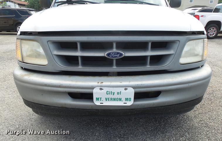 image for item DE3682 1998 Ford F250 pickup truck