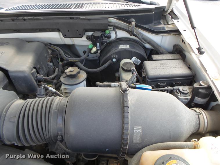 image for item DE3682 1998 Ford F250 pickup truck