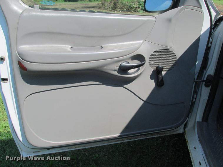 image for item DE3682 1998 Ford F250 pickup truck