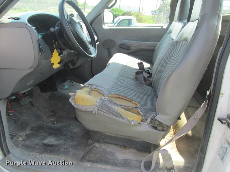 image for item DE3682 1998 Ford F250 pickup truck