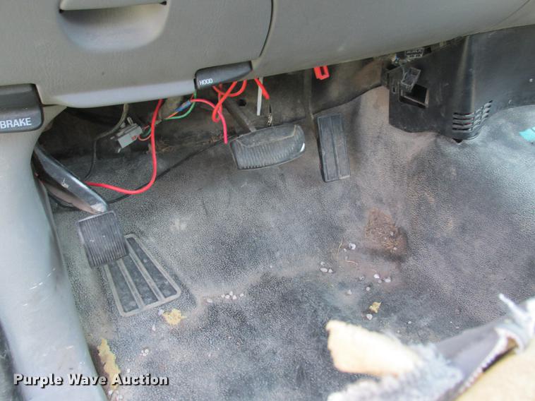 image for item DE3682 1998 Ford F250 pickup truck