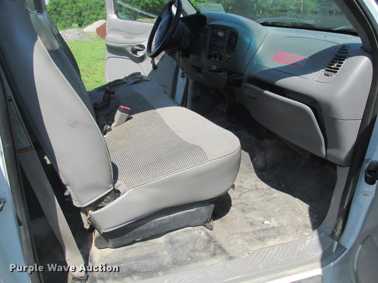 image for item DE3682 1998 Ford F250 pickup truck