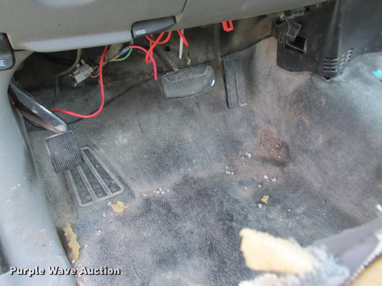 image for item DE3682 1998 Ford F250 pickup truck