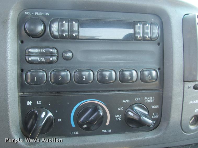 image for item DE3682 1998 Ford F250 pickup truck