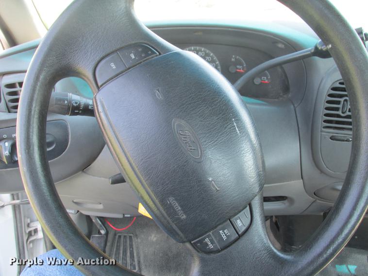 image for item DE3682 1998 Ford F250 pickup truck