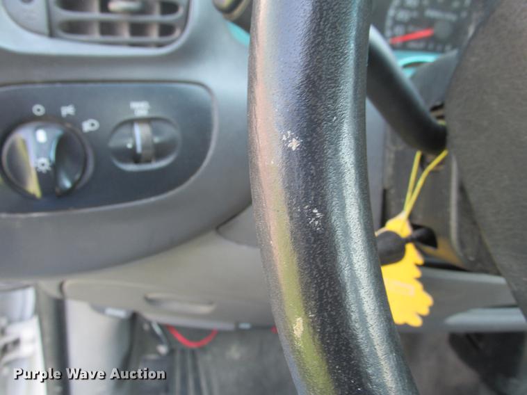 image for item DE3682 1998 Ford F250 pickup truck