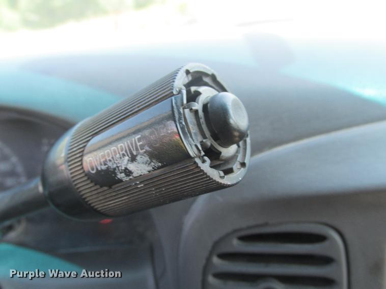 image for item DE3682 1998 Ford F250 pickup truck