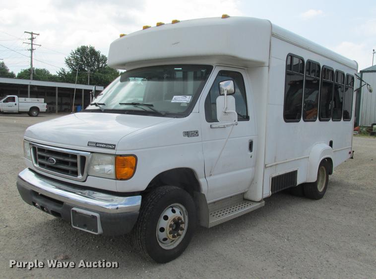 image for item DE3688 2004 Ford E350 Super Duty shuttle bus