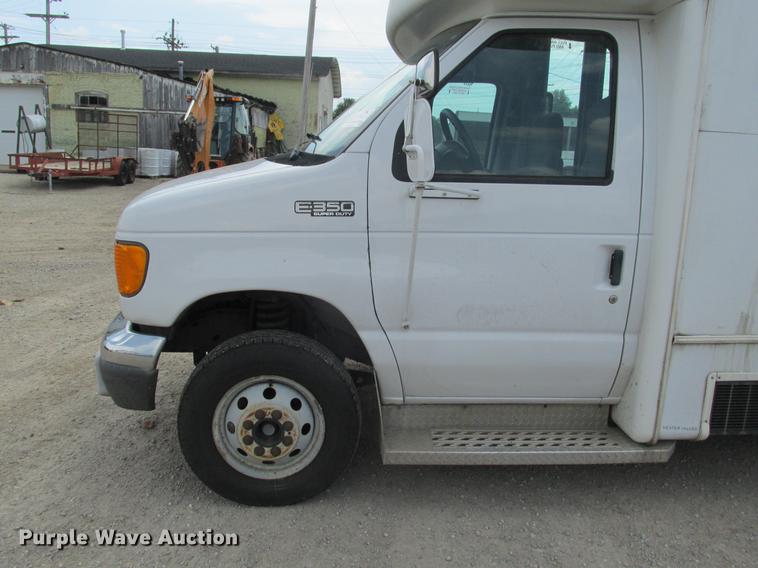 image for item DE3688 2004 Ford E350 Super Duty shuttle bus