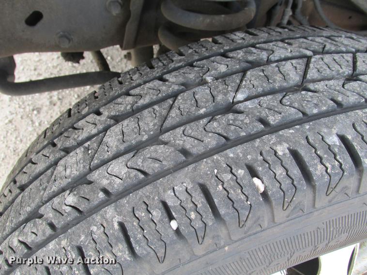 image for item DE3688 2004 Ford E350 Super Duty shuttle bus