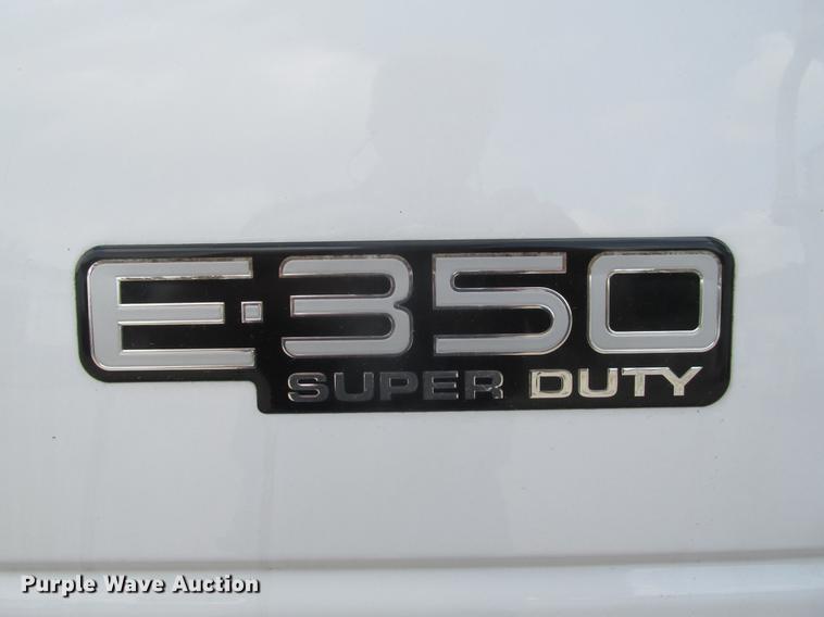 image for item DE3688 2004 Ford E350 Super Duty shuttle bus