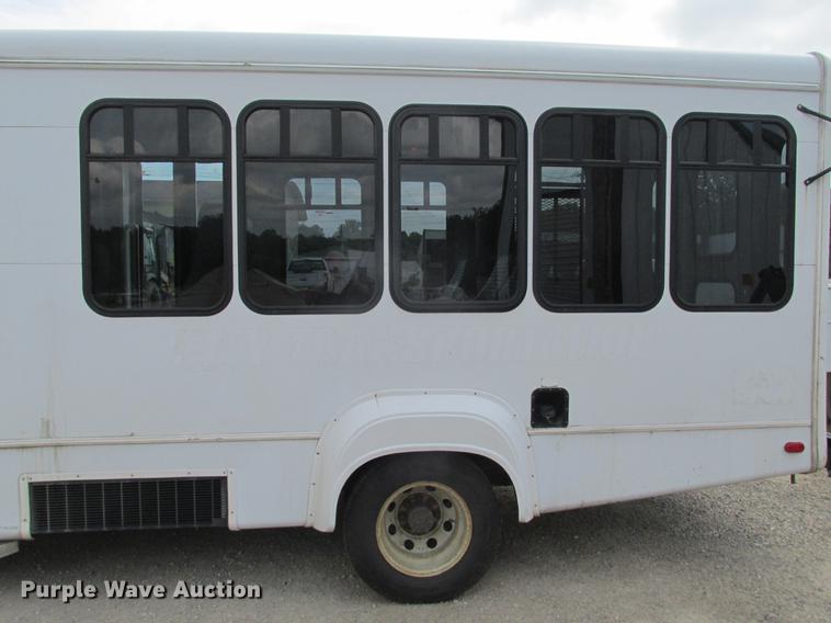 image for item DE3688 2004 Ford E350 Super Duty shuttle bus