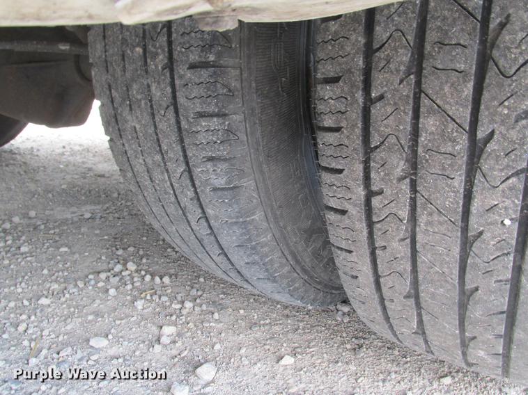 image for item DE3688 2004 Ford E350 Super Duty shuttle bus