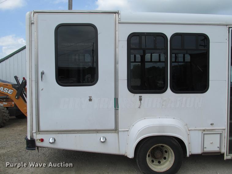 image for item DE3688 2004 Ford E350 Super Duty shuttle bus