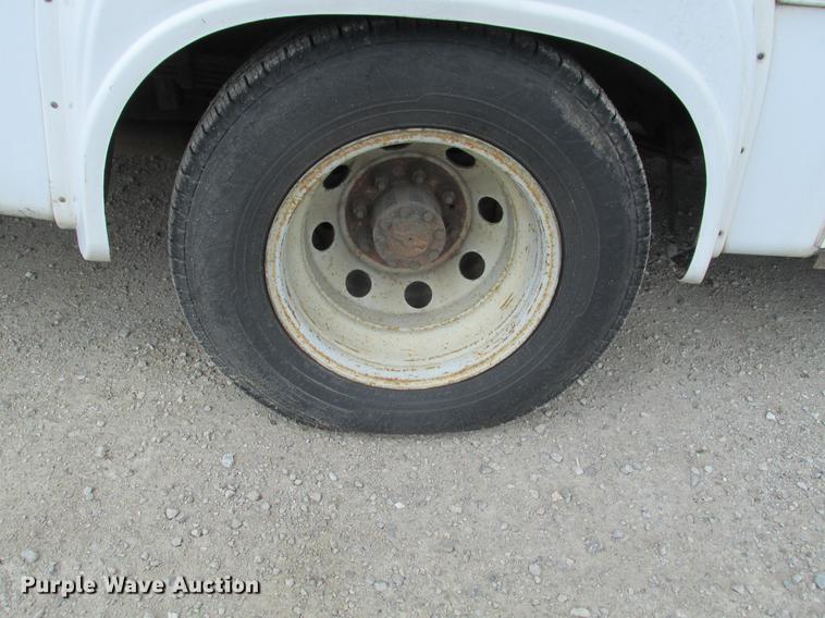 image for item DE3688 2004 Ford E350 Super Duty shuttle bus