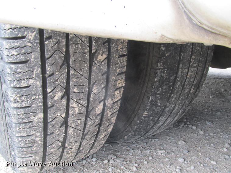 image for item DE3688 2004 Ford E350 Super Duty shuttle bus