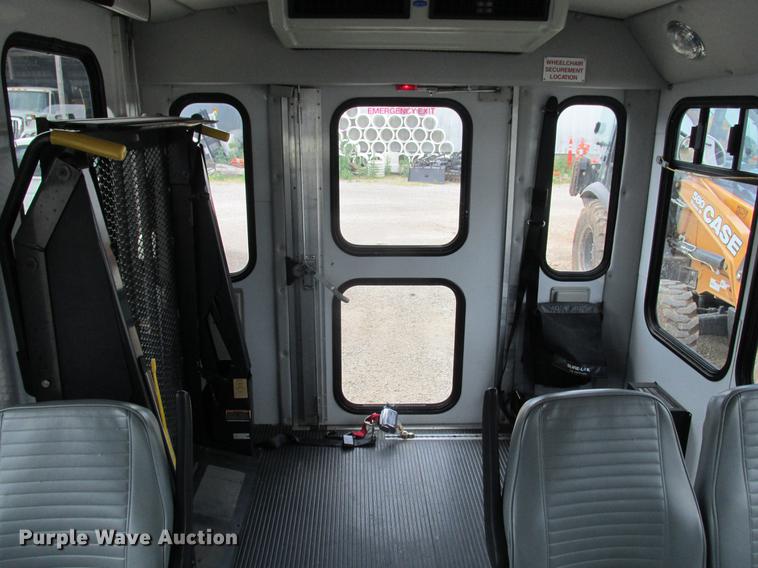 image for item DE3688 2004 Ford E350 Super Duty shuttle bus