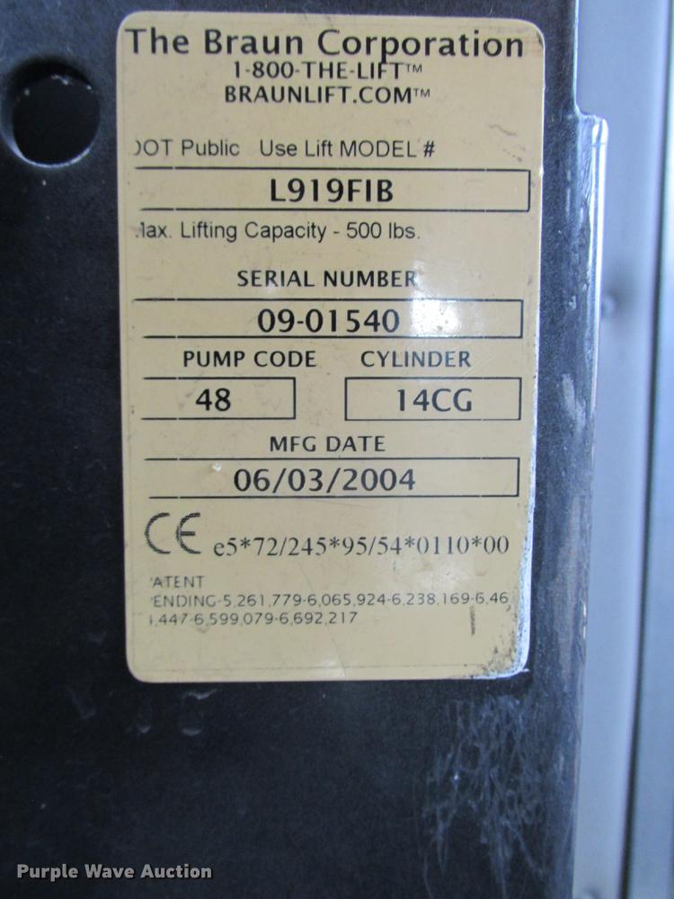 image for item DE3688 2004 Ford E350 Super Duty shuttle bus