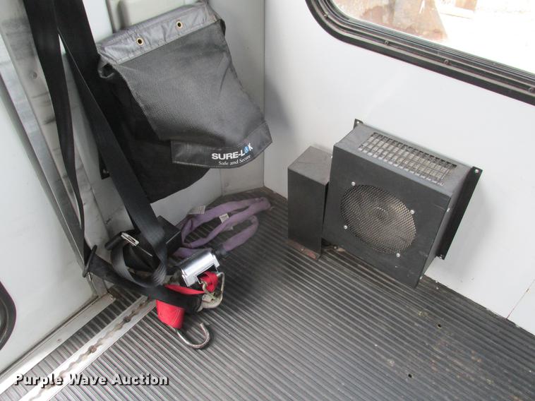 image for item DE3688 2004 Ford E350 Super Duty shuttle bus