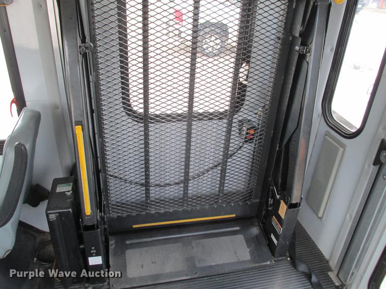 image for item DE3688 2004 Ford E350 Super Duty shuttle bus