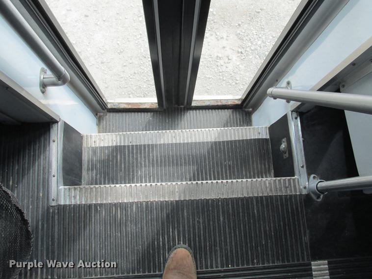 image for item DE3688 2004 Ford E350 Super Duty shuttle bus